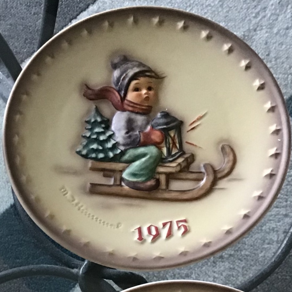 Goebel Hummel Vintage 5th Annual Collector Plate - 1975 Ride Into Christmas